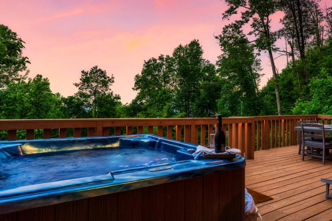 Mountainside - New Luxury Cabin-Fire Table-Hot Tub-3 Pools-Ps5-Bears Gatlinburg Dış mekan fotoğraf